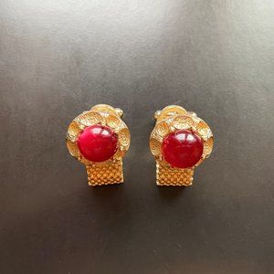 Vintage 1970s Gold Tone Mesh Wrap Cufflinks w/ Red Cabochon Stone
